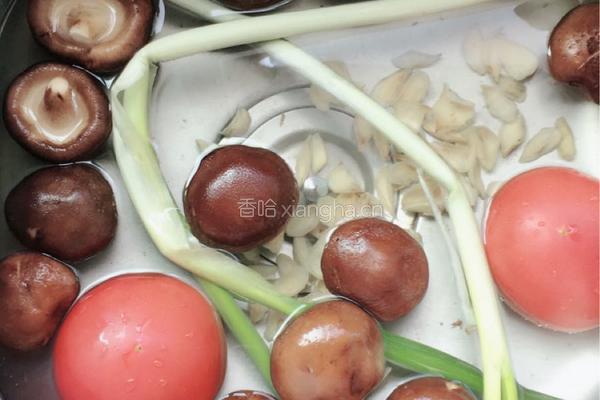排骨番茄香菇汤的做法图解1