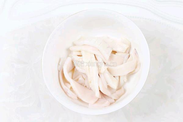 椒麻鱿鱼的做法图解2