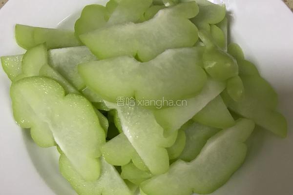 鸡蛋炒佛手瓜的做法图解1