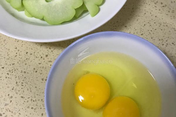 鸡蛋炒佛手瓜的做法图解2