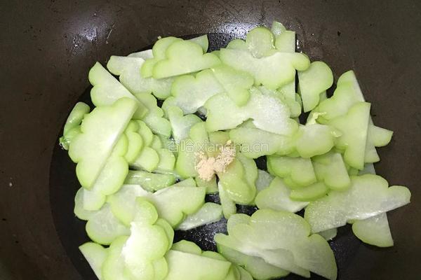 鸡蛋炒佛手瓜的做法图解7