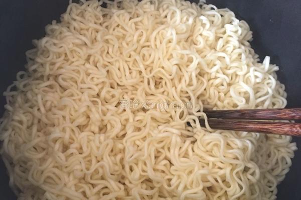 番茄鸡蛋炒面的做法图解3