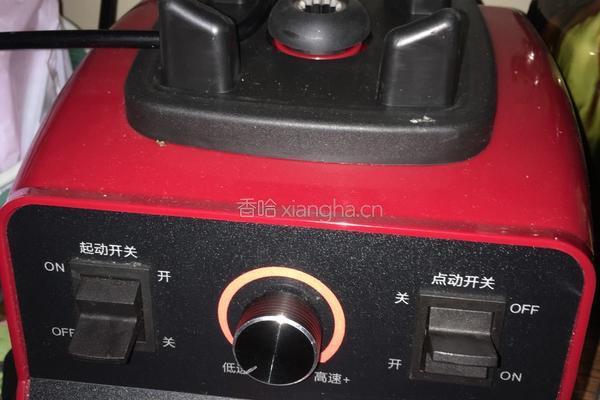 鲜榨石榴汁的做法图解2