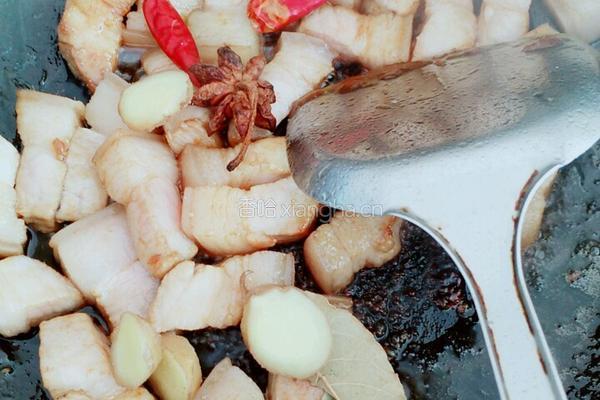 莲藕红烧肉的做法图解3