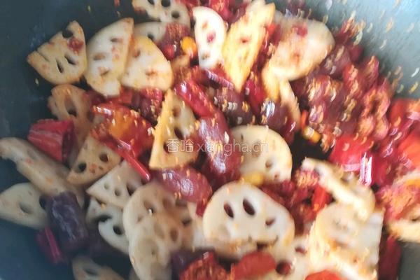脆藕香辣风干肠的做法图解7