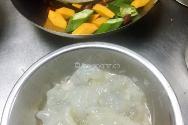 火龙果烩虾仁的做法图解5