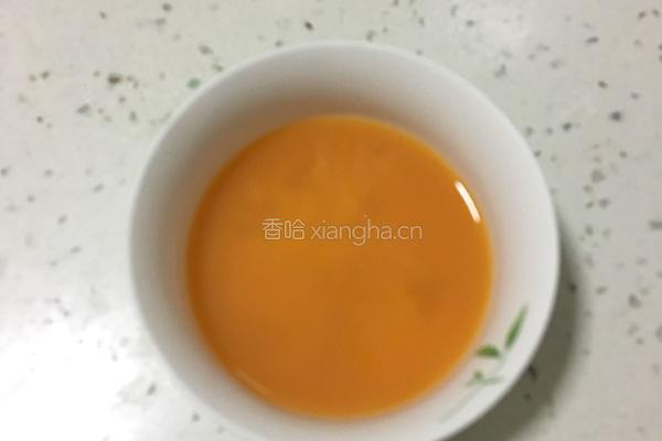 莲蓉蛋黄月饼的做法图解3