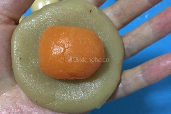 莲蓉蛋黄月饼的做法图解8