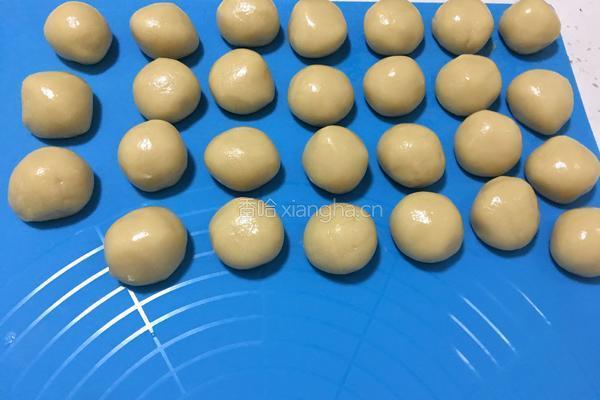 莲蓉蛋黄月饼的做法图解6