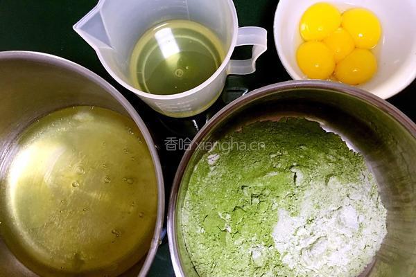 抹茶戚风蛋糕的做法图解1