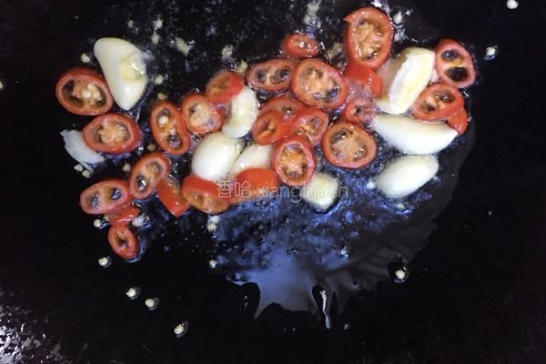 腊肠炒豇豆的做法图解5