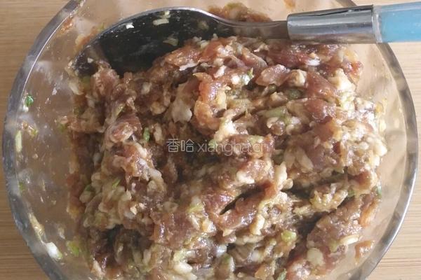 酸辣生汆肉丸汤的做法图解1