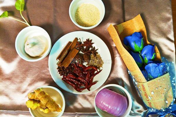 小柱私房菜之砂锅红汤牛肉的做法图解1