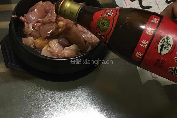 早餐组合（黄焖鸡米饭，萝卜紫菜汤）的做法图解3