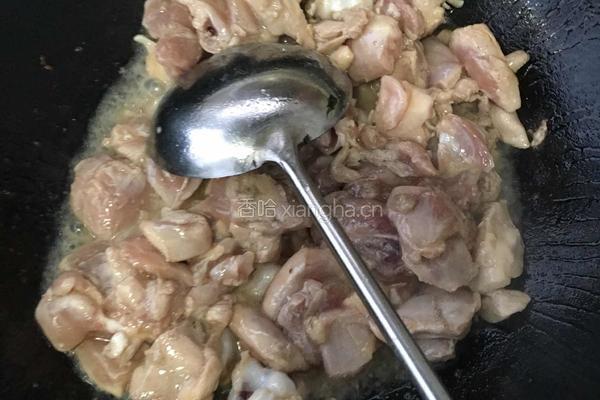 早餐组合（黄焖鸡米饭，萝卜紫菜汤）的做法图解4