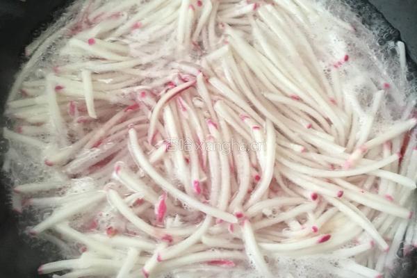早餐组合（黄焖鸡米饭，萝卜紫菜汤）的做法图解12