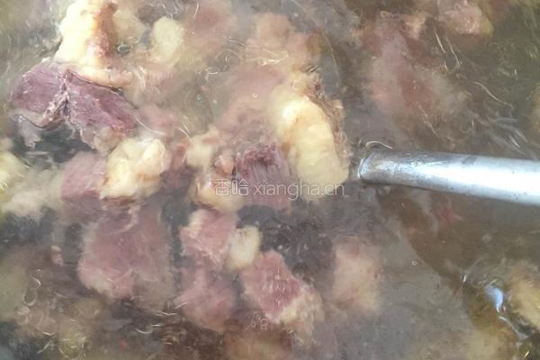 牛肉炖萝卜土豆的做法图解1