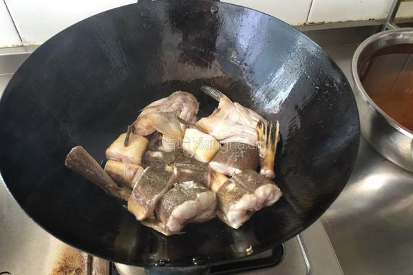 巴子鱼炖豆腐的做法图解3