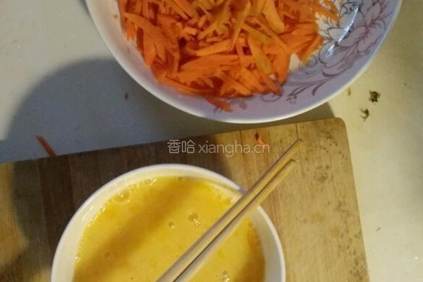 胡萝卜炒鸡蛋的做法图解1