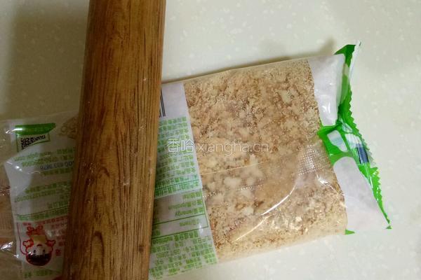 酸奶慕斯蛋糕的做法图解2