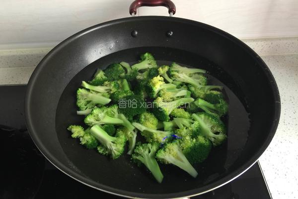 蒜蓉西兰花的做法图解1