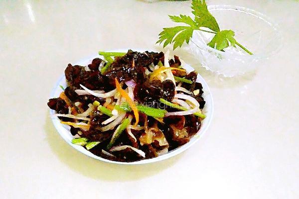 洋葱芹菜拌木耳的做法图解7