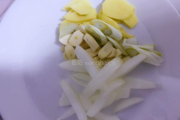 香辣鸡爪煲的做法图解3