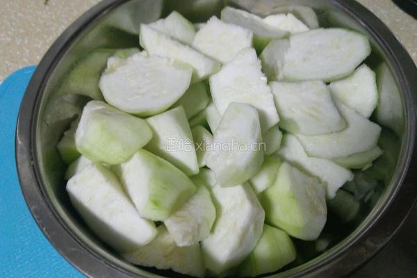 丝瓜肉丸汤的做法图解2