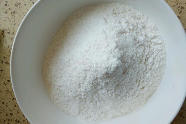 猪肉芹菜烧饼的做法图解1