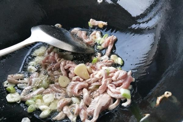 芹菜炒粉的做法图解6