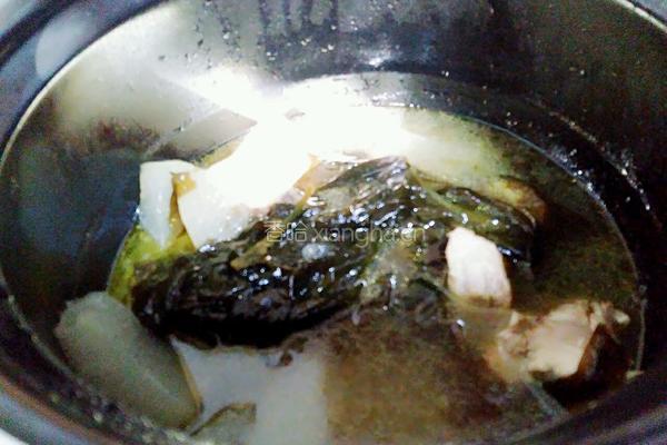 尾骨冬瓜裙带菜汤的做法图解7