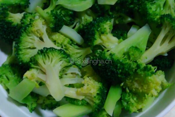 瘦肉炒西兰花的做法图解2