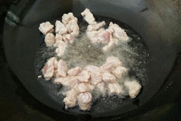 茭白炒肉的做法图解3
