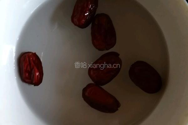 大枣贵妃甜粥的做法图解1