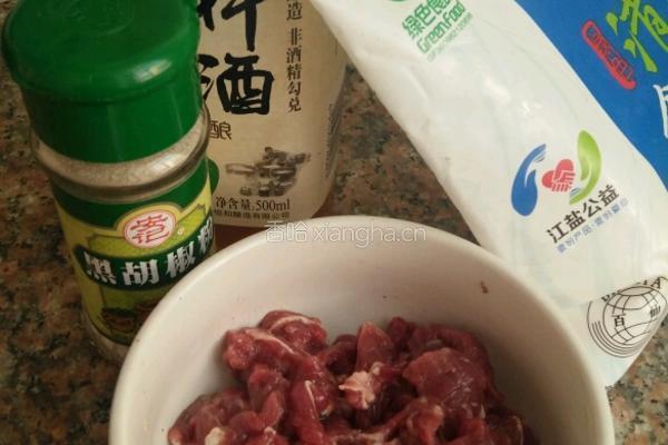 牛肉炒洋葱的做法图解1