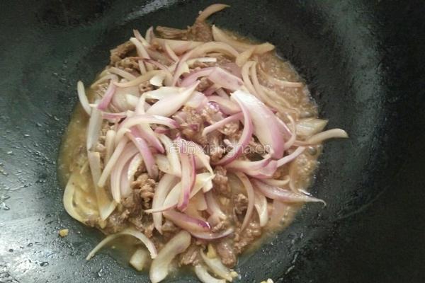 牛肉炒洋葱的做法图解4