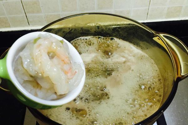 土猪肉海虾草菇汤的做法图解6