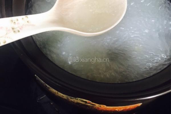 胡萝卜红枣猪蹄汤的做法图解10