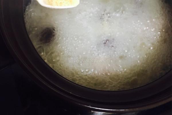 胡萝卜红枣猪蹄汤的做法图解16