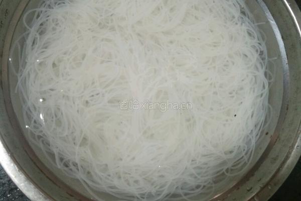 凉拌红薯叶粉丝的做法图解3