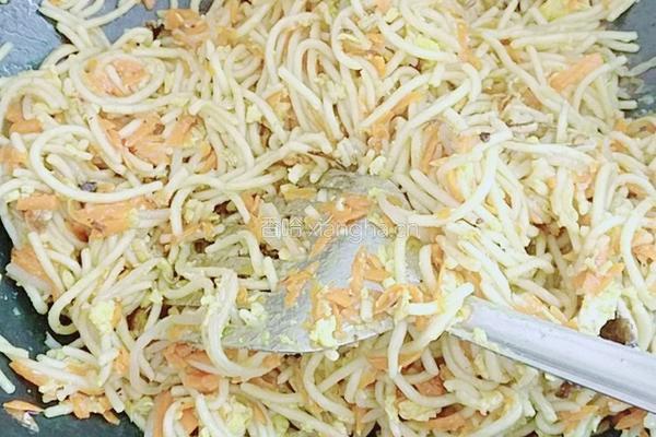 胡萝卜豆芽炒面的做法图解7