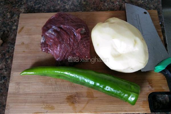 土豆烧牛肉的做法图解1