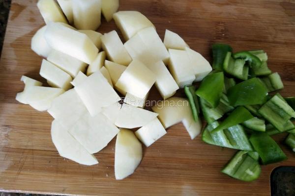 土豆烧牛肉的做法图解3