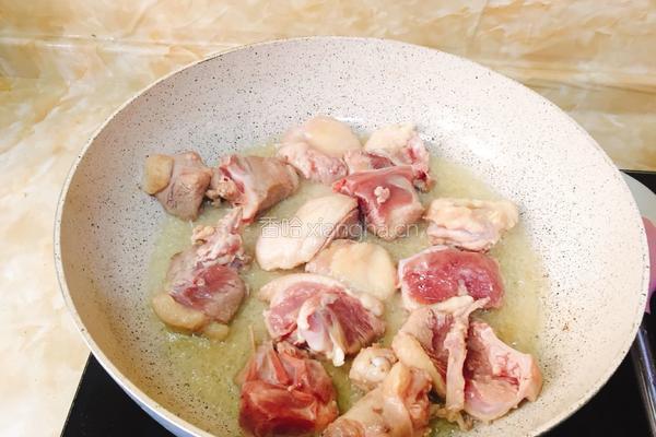 鸭肉烧茭白的做法图解2