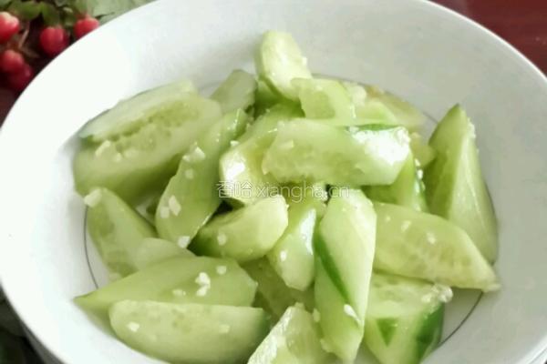 椒油蒜泥黄瓜的做法图解3