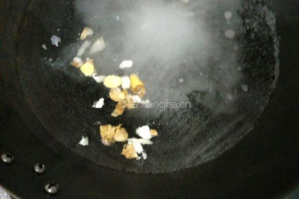 黄瓜胡萝卜皮蛋汤的做法图解4