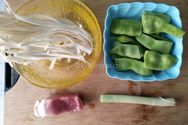 豆角焖面的做法图解1