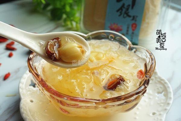 超滑超多胶的银耳羹的做法图解1