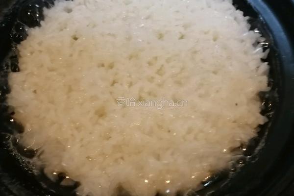 广州腊味煲仔饭的做法图解3