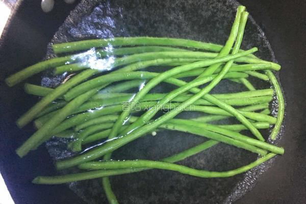 凉拌豇豆的做法图解2